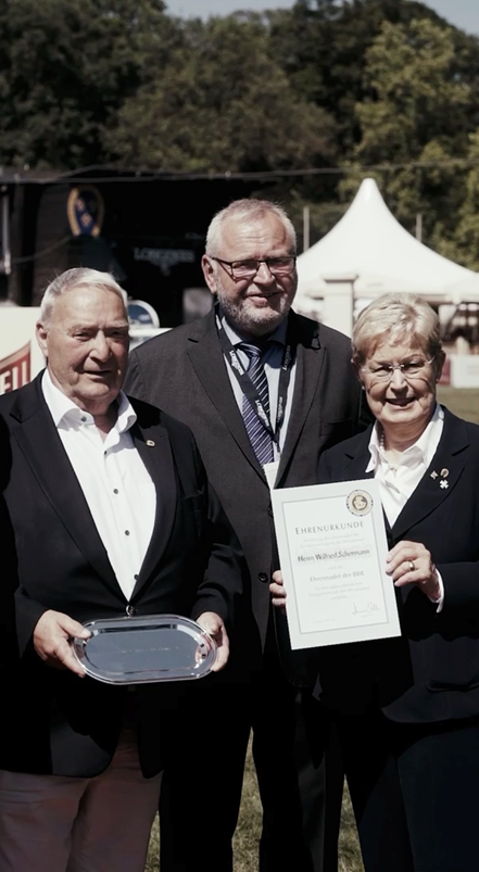 Ehrennadel für Wilfried Schormann beim Pfingstturnier Wiesbaden